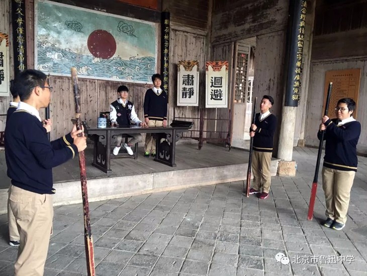 19同学们在古县衙体验“升堂办案”.webp.jpg
