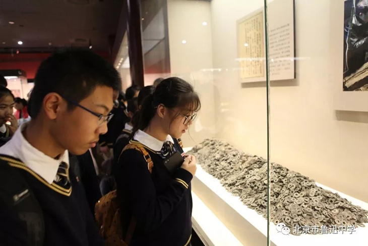15同学们在江西省博物馆参观海昏侯展.webp.jpg