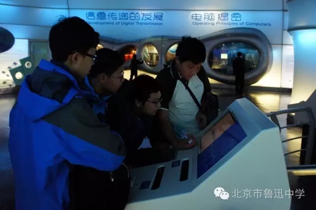 14在信息时代展厅，同学们通过动手.webp.jpg