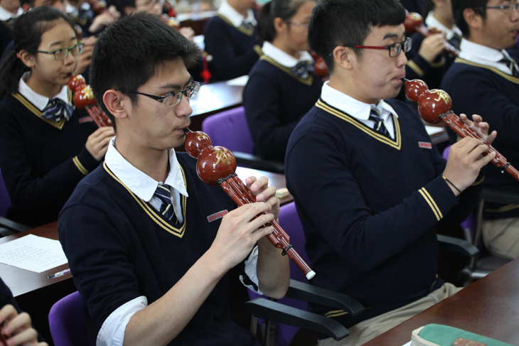 04 专注吹奏.jpg